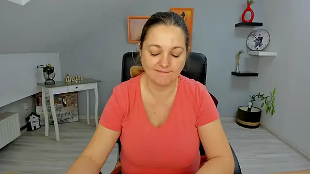 Snapshot of LollaGirl chatting on 01-25-25, 04:23 LollaGirl online show from 01-25-25, 04:23