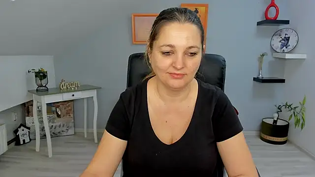 Snapshot of LollaGirl chatting on 01-29-25, 04:15 LollaGirl online show from 01-29-25, 04:15