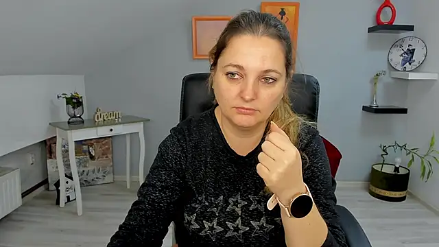 Snapshot of LollaGirl chatting on 01-30-25, 04:58 LollaGirl online show from 01-30-25, 04:58