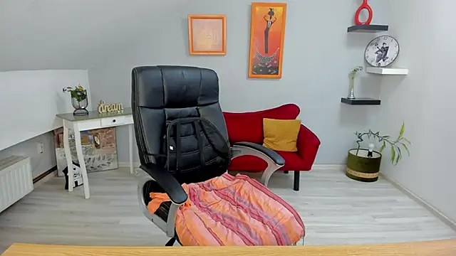 Snapshot of LollaGirl chatting on 01-31-25, 04:25 LollaGirl online show from 01-31-25, 04:25