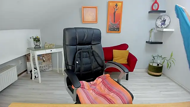 Snapshot of LollaGirl chatting on 02-04-25, 07:18 LollaGirl online show from 02-04-25, 07:18