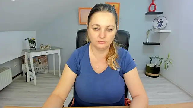 Snapshot of LollaGirl chatting on 02-05-25, 04:16 LollaGirl online show from 02-05-25, 04:16