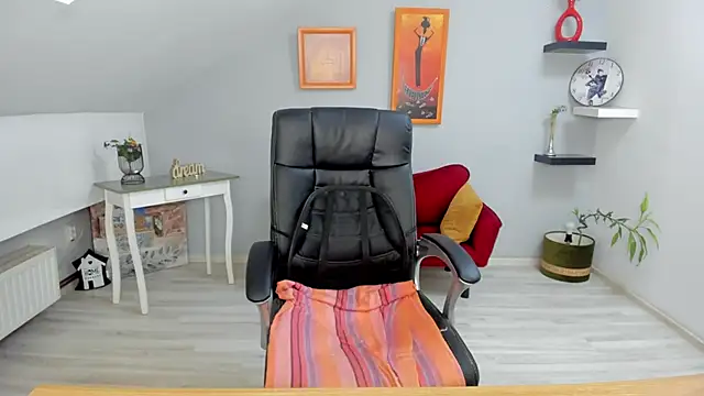 Snapshot of LollaGirl chatting on 02-12-25, 07:23 LollaGirl online show from 02-12-25, 07:23