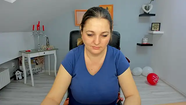 Snapshot of LollaGirl chatting on 02-22-25, 04:07 LollaGirl online show from 02-22-25, 04:07