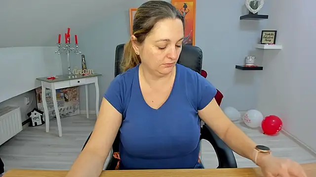 Snapshot of LollaGirl chatting on 02-24-25, 04:16 LollaGirl online show from 02-24-25, 04:16