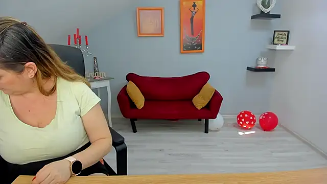 Snapshot of LollaGirl chatting on 02-26-25, 10:47 LollaGirl online show from 02-26-25, 10:47