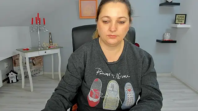 Snapshot of LollaGirl chatting on 03-03-25, 04:14 LollaGirl online show from 03-03-25, 04:14