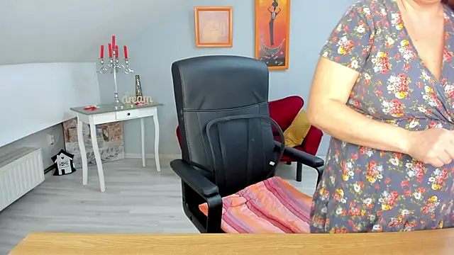 Snapshot of LollaGirl chatting on 03-04-25, 04:27 LollaGirl online show from 03-04-25, 04:27