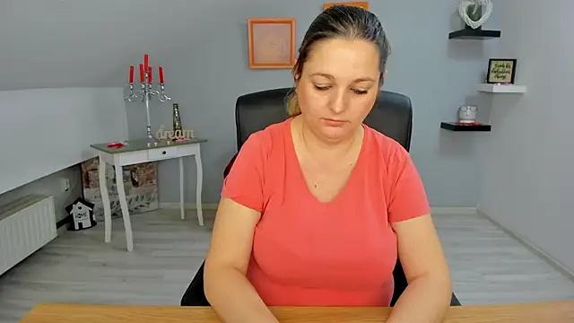 Snapshot of LollaGirl chatting on 03-05-25, 04:13 LollaGirl online show from 03-05-25, 04:13