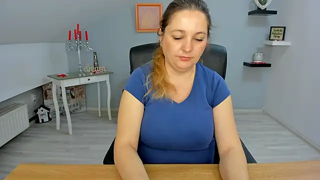 Snapshot of LollaGirl chatting on 03-06-25, 04:19 LollaGirl online show from 03-06-25, 04:19