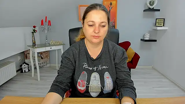 Snapshot of LollaGirl chatting on 03-17-25, 04:19 LollaGirl online show from 03-17-25, 04:19