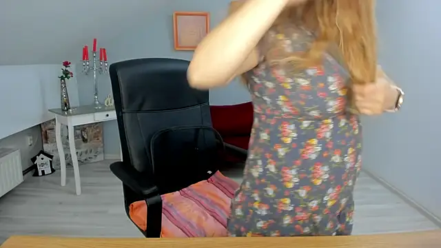 Snapshot of LollaGirl chatting on 03-19-25, 04:25 LollaGirl online show from 03-19-25, 04:25