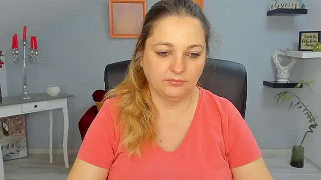 Snapshot of LollaGirl chatting on 03-21-25, 04:17 LollaGirl online show from 03-21-25, 04:17