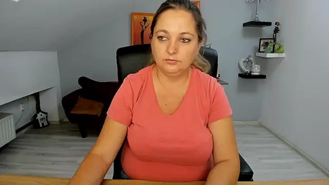 Snapshot of LollaGirl chatting on 09-10-25, 03:39 LollaGirl online show from 09-10-25, 03:39