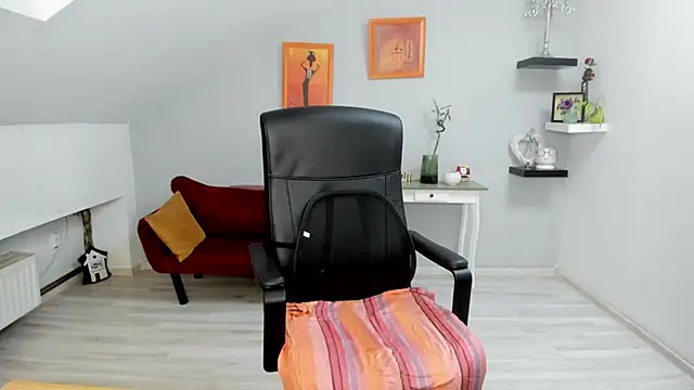 Snapshot of LollaGirl chatting on 09-12-25, 03:17 LollaGirl online show from 09-12-25, 03:17