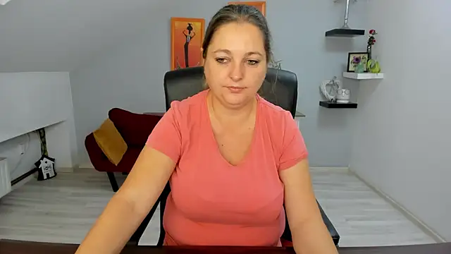 Snapshot of LollaGirl chatting on 10-02-25, 03:24 LollaGirl online show from 10-02-25, 03:24