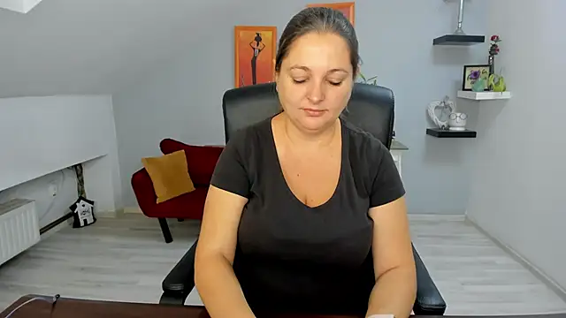 Snapshot of LollaGirl chatting on 10-08-25, 03:15 LollaGirl online show from 10-08-25, 03:15