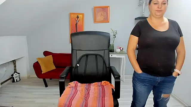 Snapshot of LollaGirl chatting on 10-09-25, 03:37 LollaGirl online show from 10-09-25, 03:37