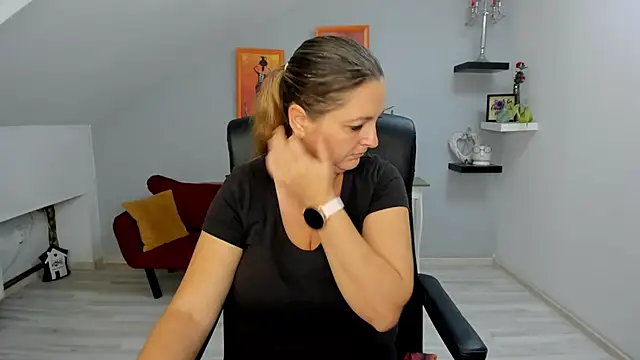 Snapshot of LollaGirl chatting on 10-10-25, 03:16 LollaGirl online show from 10-10-25, 03:16