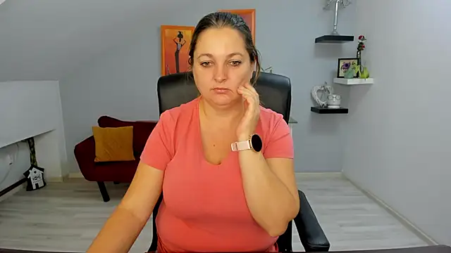 Snapshot of LollaGirl chatting on 10-14-25, 03:18 LollaGirl online show from 10-14-25, 03:18