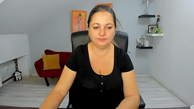 Snapshot of LollaGirl chatting on 10-15-25, 03:28 LollaGirl online show from 10-15-25, 03:28