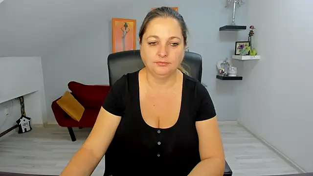 Snapshot of LollaGirl chatting on 10-16-25, 03:18 LollaGirl online show from 10-16-25, 03:18