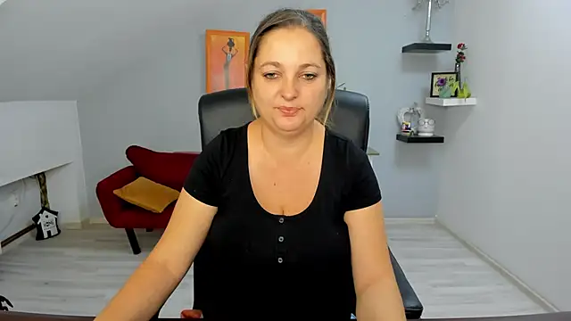 Snapshot of LollaGirl chatting on 10-17-25, 03:20 LollaGirl online show from 10-17-25, 03:20