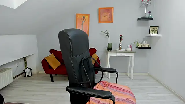 Snapshot of LollaGirl chatting on 10-22-25, 03:18 LollaGirl online show from 10-22-25, 03:18