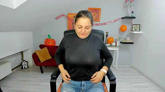 Snapshot of LollaGirl chatting on 10-30-25, 04:25 LollaGirl online show from 10-30-25, 04:25