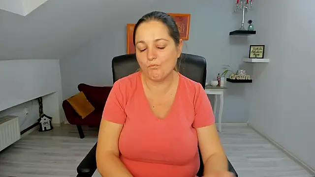 Snapshot of LollaGirl chatting on 11-03-25, 04:25 LollaGirl online show from 11-03-25, 04:25