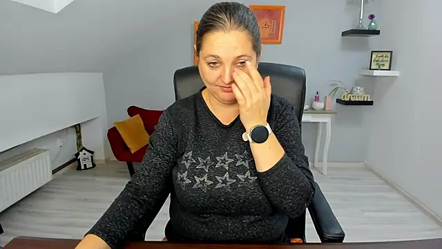 Snapshot of LollaGirl chatting on 11-05-25, 04:23 LollaGirl online show from 11-05-25, 04:23