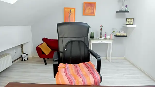 Snapshot of LollaGirl chatting on 11-14-25, 04:22 LollaGirl online show from 11-14-25, 04:22