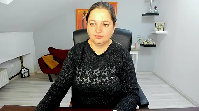 Snapshot of LollaGirl chatting on 11-17-25, 04:18 LollaGirl online show from 11-17-25, 04:18