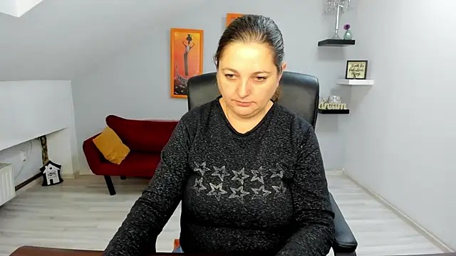 Snapshot of LollaGirl chatting on 11-19-25, 04:12 LollaGirl online show from 11-19-25, 04:12