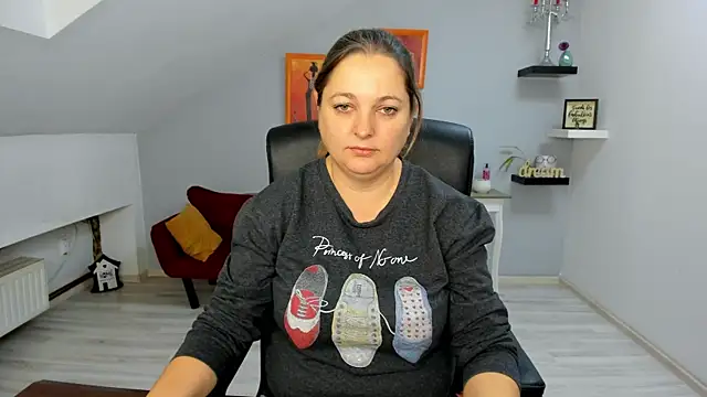 Snapshot of LollaGirl chatting on 11-20-25, 04:12 LollaGirl online show from 11-20-25, 04:12