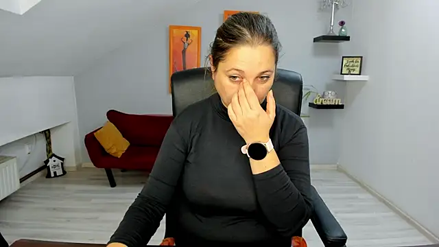 Snapshot of LollaGirl chatting on 11-21-25, 04:22 LollaGirl online show from 11-21-25, 04:22