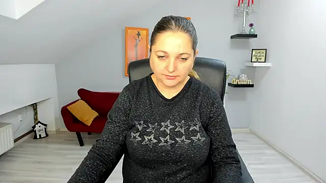 Snapshot of LollaGirl chatting on 11-26-25, 04:13 LollaGirl online show from 11-26-25, 04:13