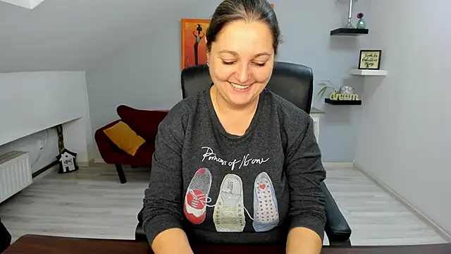 Snapshot of LollaGirl chatting on 11-27-25, 04:25 LollaGirl online show from 11-27-25, 04:25