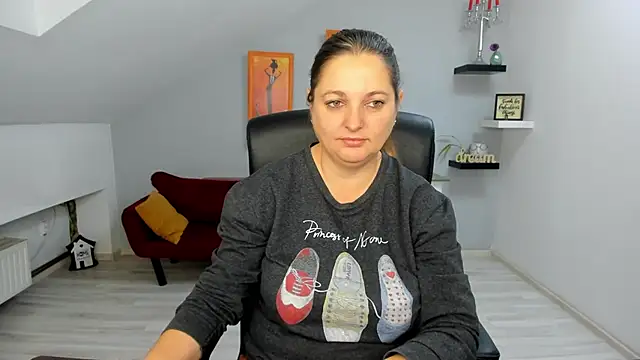 Snapshot of LollaGirl chatting on 11-29-25, 04:15 LollaGirl online show from 11-29-25, 04:15