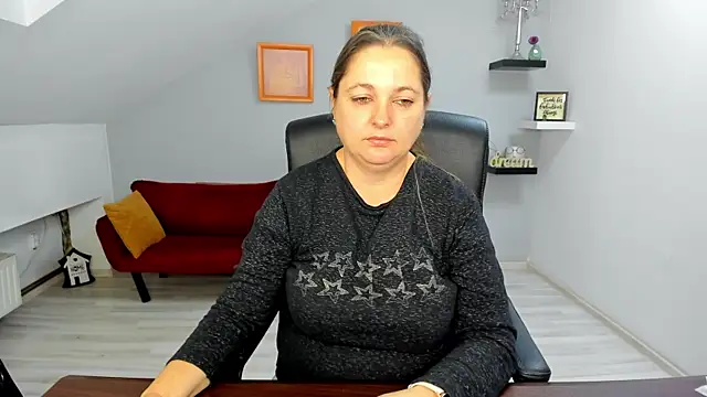 Snapshot of LollaGirl chatting on 12-15-25, 04:28 LollaGirl online show from 12-15-25, 04:28