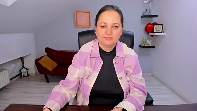 LollaGirl online show from 03-19-26, 04:16