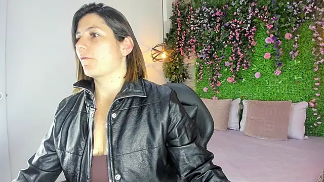 SarahDeyvis online show from 02-24-26, 01:09