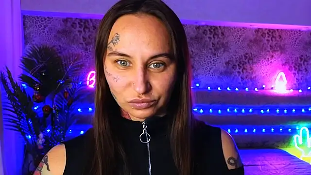 Snapshot of Cool_Freak_ chatting on 12-17-24, 10:01 Cool Freak online show from 12-17-24, 10:01