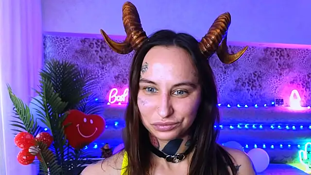 Snapshot of Cool_Freak_ chatting on 02-24-25, 10:48 Cool Freak online show from 02-24-25, 10:48