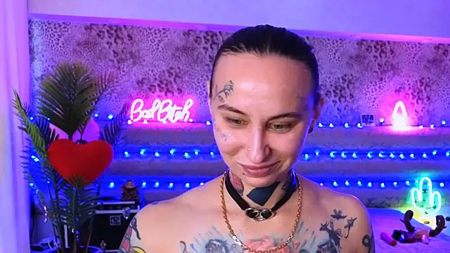 Snapshot of Cool_Freak_ chatting on 03-10-25, 10:15 Cool Freak online show from 03-10-25, 10:15