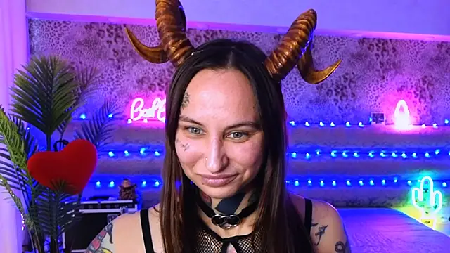 Snapshot of Cool_Freak_ chatting on 03-19-25, 09:38 Cool Freak online show from 03-19-25, 09:38