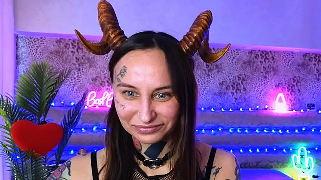 Snapshot of Cool_Freak_ chatting on 03-23-25, 09:10 Cool Freak online show from 03-23-25, 09:10