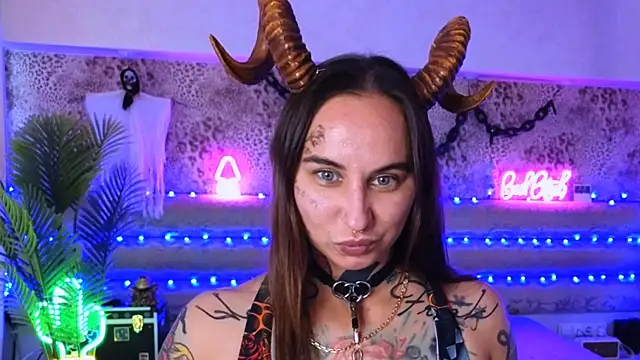 Snapshot of Cool_Freak_ chatting on 09-21-25, 10:17 Cool Freak online show from 09-21-25, 10:17