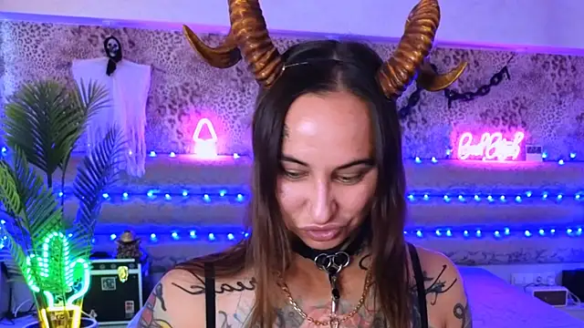 Snapshot of Cool_Freak_ chatting on 09-22-25, 10:39 Cool Freak online show from 09-22-25, 10:39