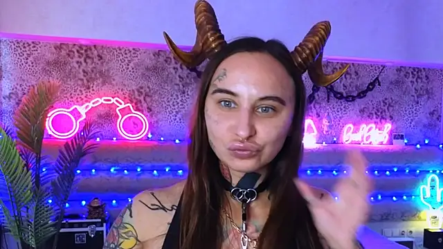 Snapshot of Cool_Freak_ chatting on 09-28-25, 10:31 Cool Freak online show from 09-28-25, 10:31